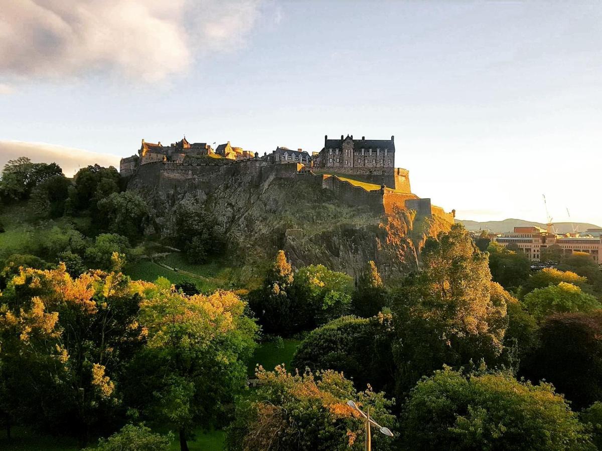 Edinburgh's Dean Village River View Retreat Couette-café